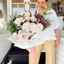 Load image into Gallery viewer, Premium Bespoke Bouquet