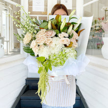 Load image into Gallery viewer, Premium Bespoke Bouquet