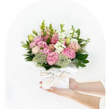 Load image into Gallery viewer, Brisbane Online Florist, Brisbane Best Florist, Florist Brisbane, Deliver Flower Brisbane