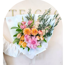 Load image into Gallery viewer, Brisbane Online Florist, Brisbane Best Florist, Florist Brisbane, Deliver Flower Brisbane