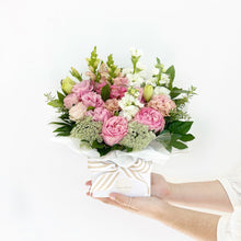 Load image into Gallery viewer, Brisbane Online Florist, Brisbane Best Florist, Florist Brisbane, Deliver Flower Brisbane